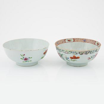 Bålskålar, två stycken, kompaniporslin. Qingdynastin, Qianlong (1736-95).