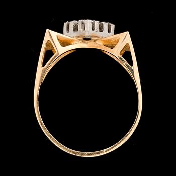 RING, 18 k, ca  0,12 ct. Vikt ca 5,5g.