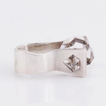 Rey Urban, ring sterlingsilver med fasettslipad bergkristall, Stockholm 1982.