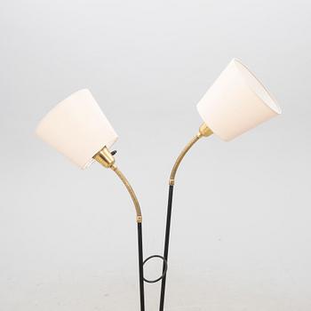 A mid 1900s floor lamp.