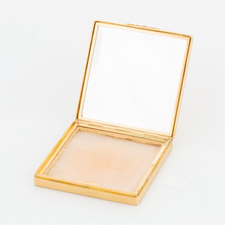 WA Bolin puderdosa 18K guld med en cabochonslipad safir och rosenslipade diamanter.