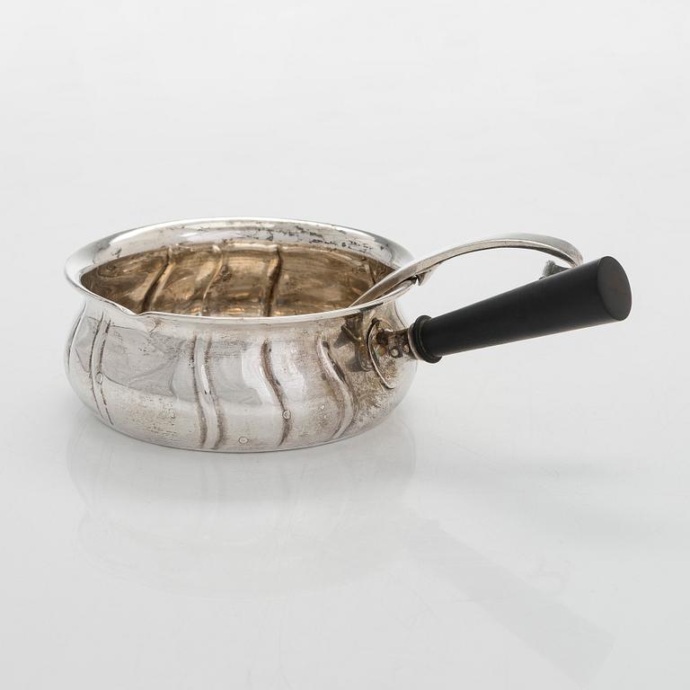 Haarukka ja lusikka, George Jensen, hillolusikka, leimattu Holm, sekä tarjoiluastia, hopeaa, Kööpenhamina n.1930-33.