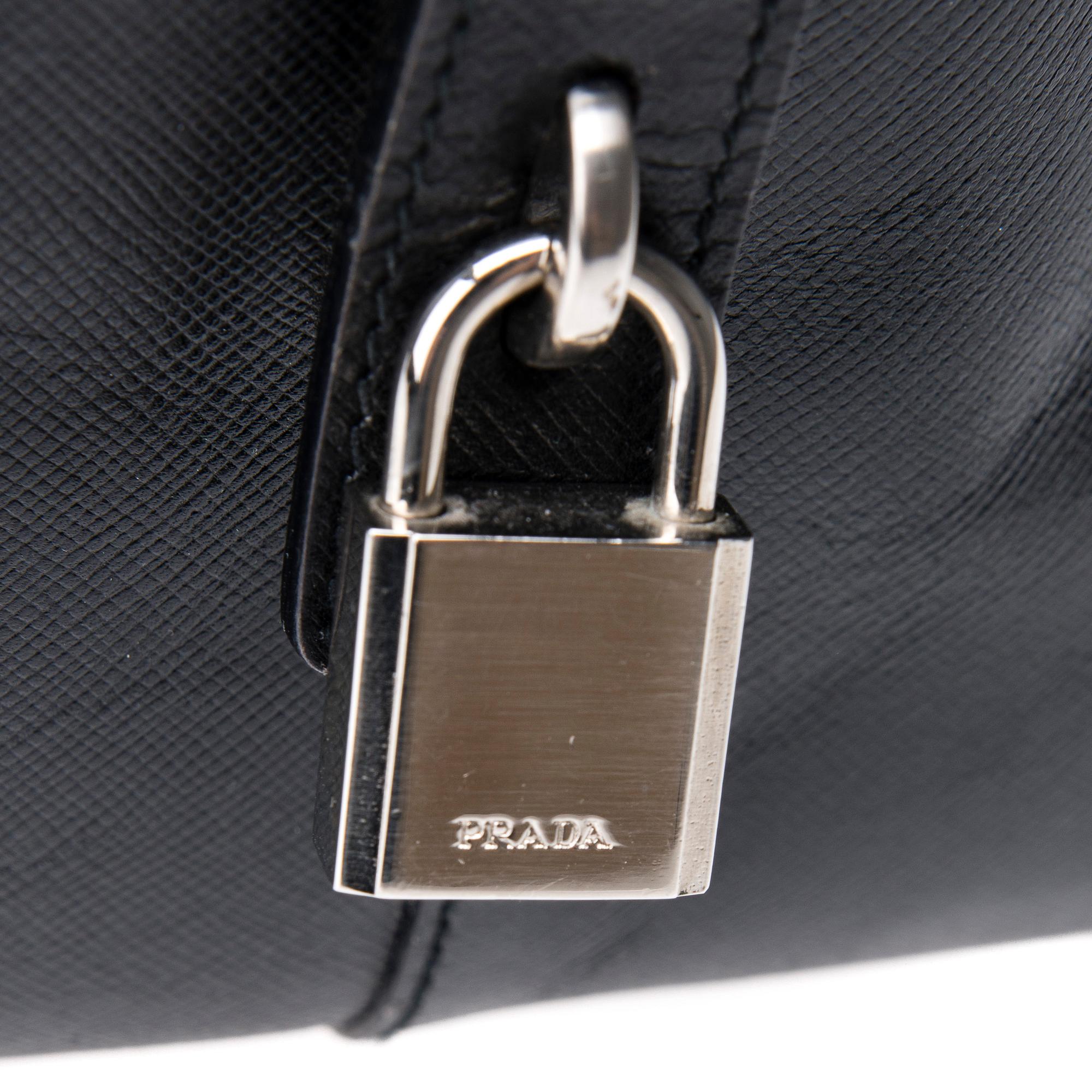 VÄSKA, Prada.