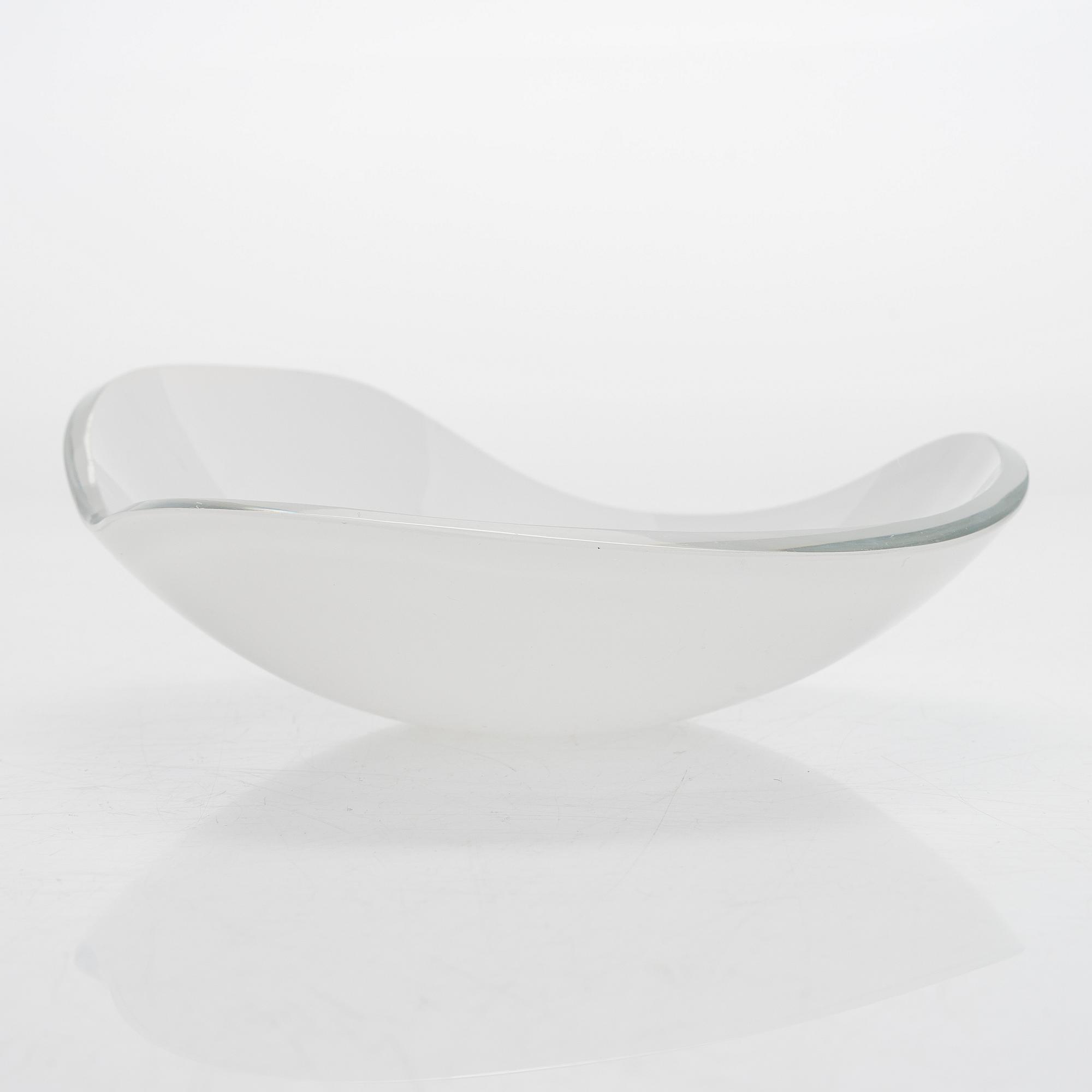 Gunnel Nyman, skål, "Äggskalet", signerad Gunnel Nyman Iittala. Formgiven 1947.
