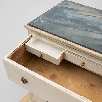 A chest of drawers, 19th century.