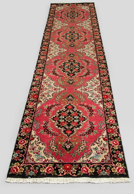 A runner, Tabriz part silk, so called 50 Radj. Ca. 400 x 90 cm.