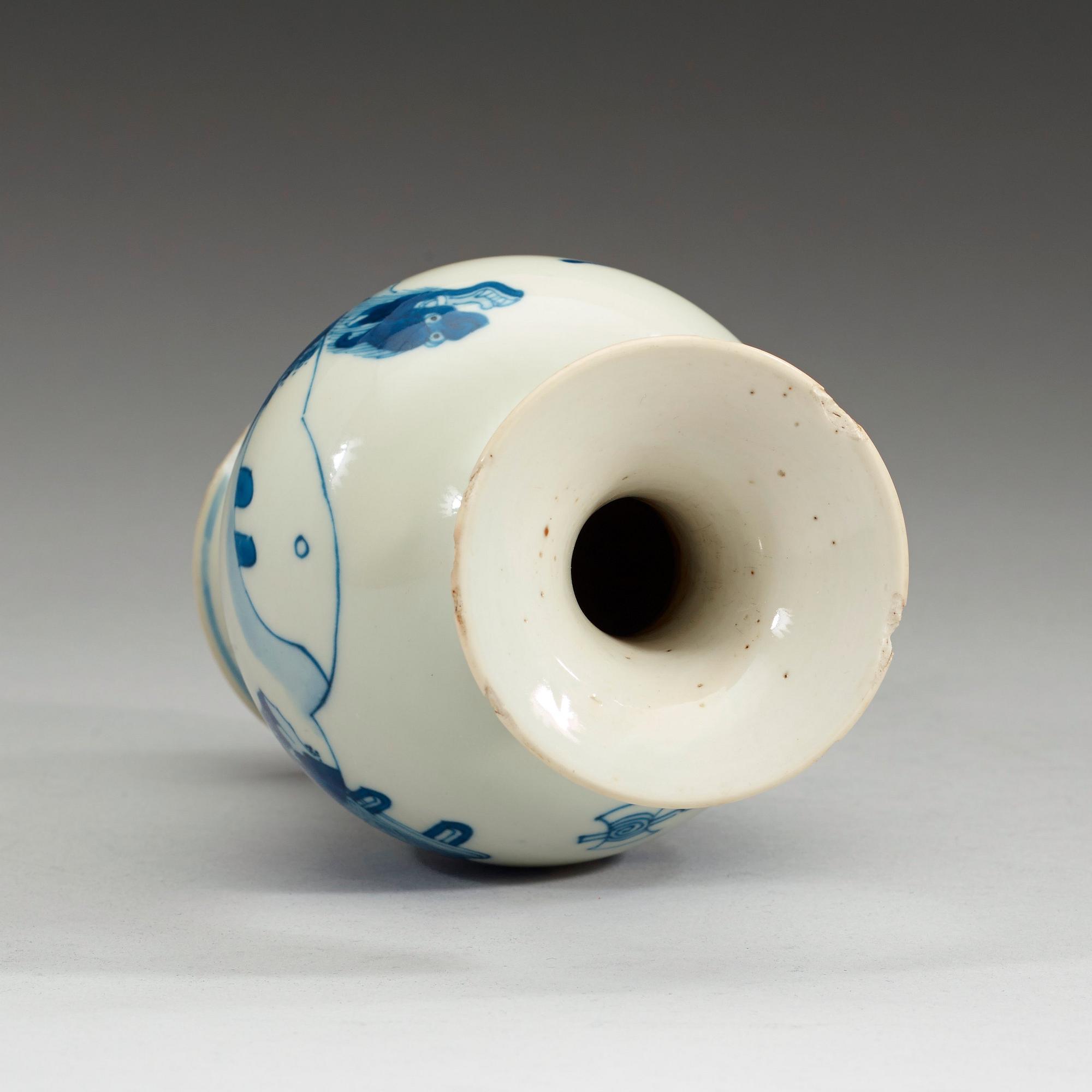 VAS, porslin, Qingdynastin Kangxi (1662-1722).