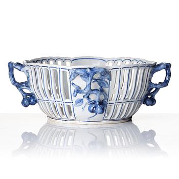 A Swedish latticed jugend flintware bowl and dish, Rörstrand, around 1900.