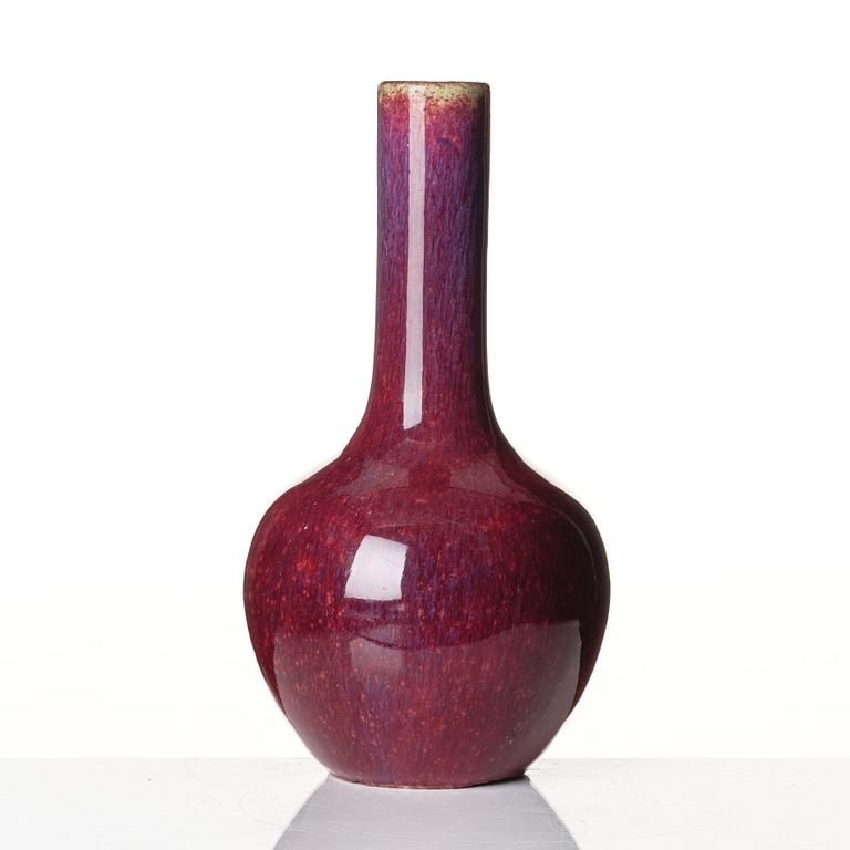 A flambé glazed vase, Qing dynasty, 19th century.