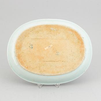 An oval blue and white serving dish, Qing dynasty, Qianlong (1736-95).