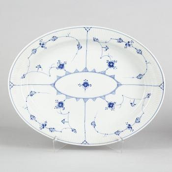 A large 'Blue Fluted Plain' porcelain serving dish, Royal Copenhagen, model 101, 1898-1923.