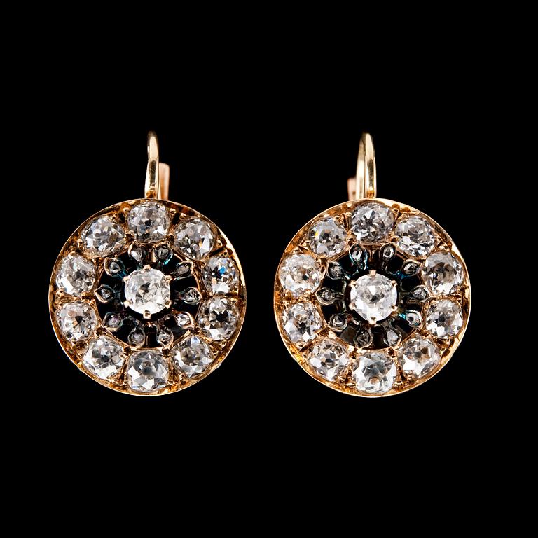 EARRINGS, old- and rose cut diamonds c. 4.50 ct.