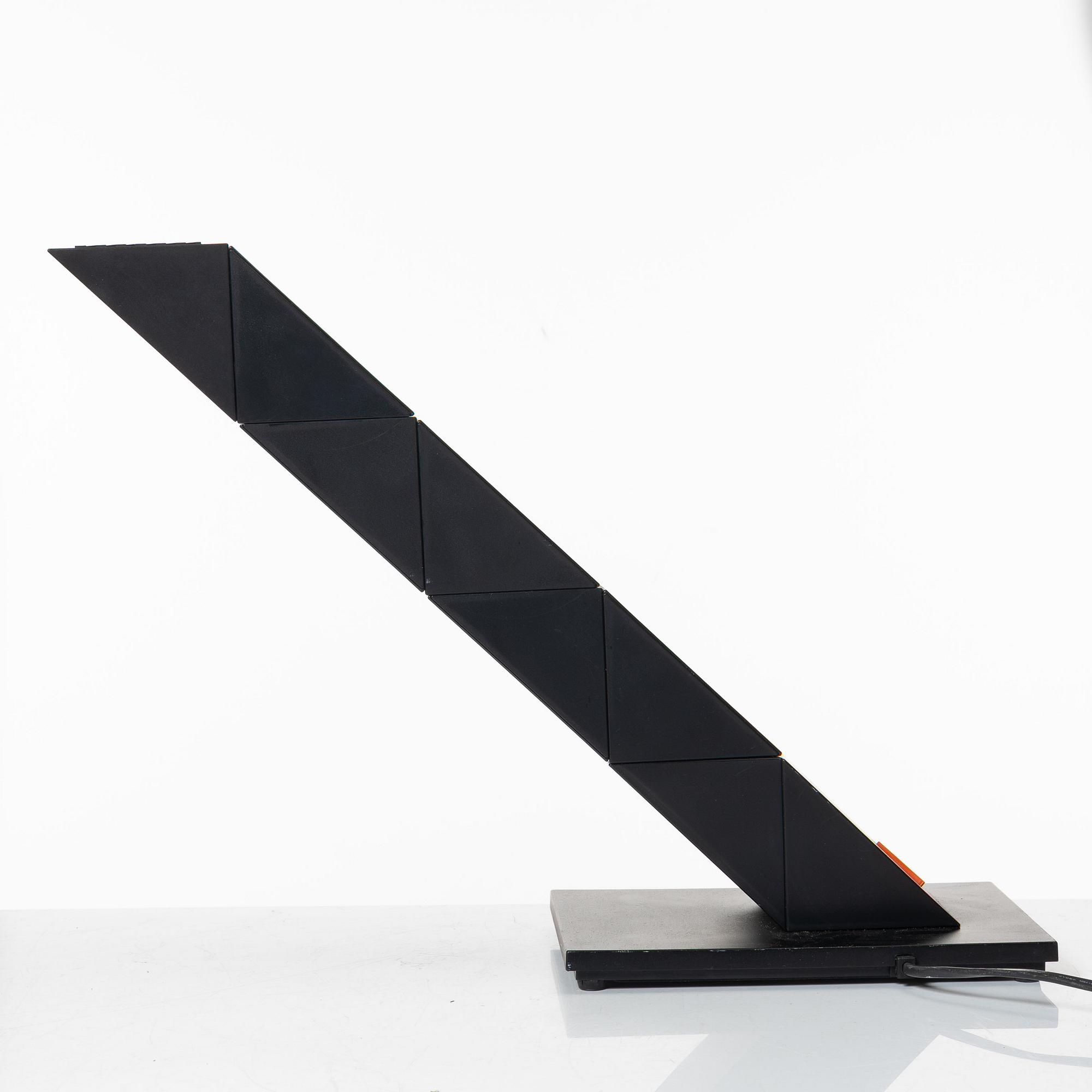 Shui L. D. Chan, bordslampa, "Zig-Zag", Massive-Elite, 1980-tal.