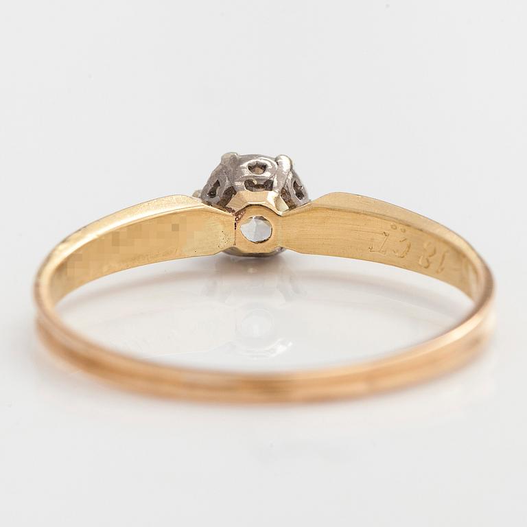 Ring in 18K gold with a brilliant-cut diamond.
