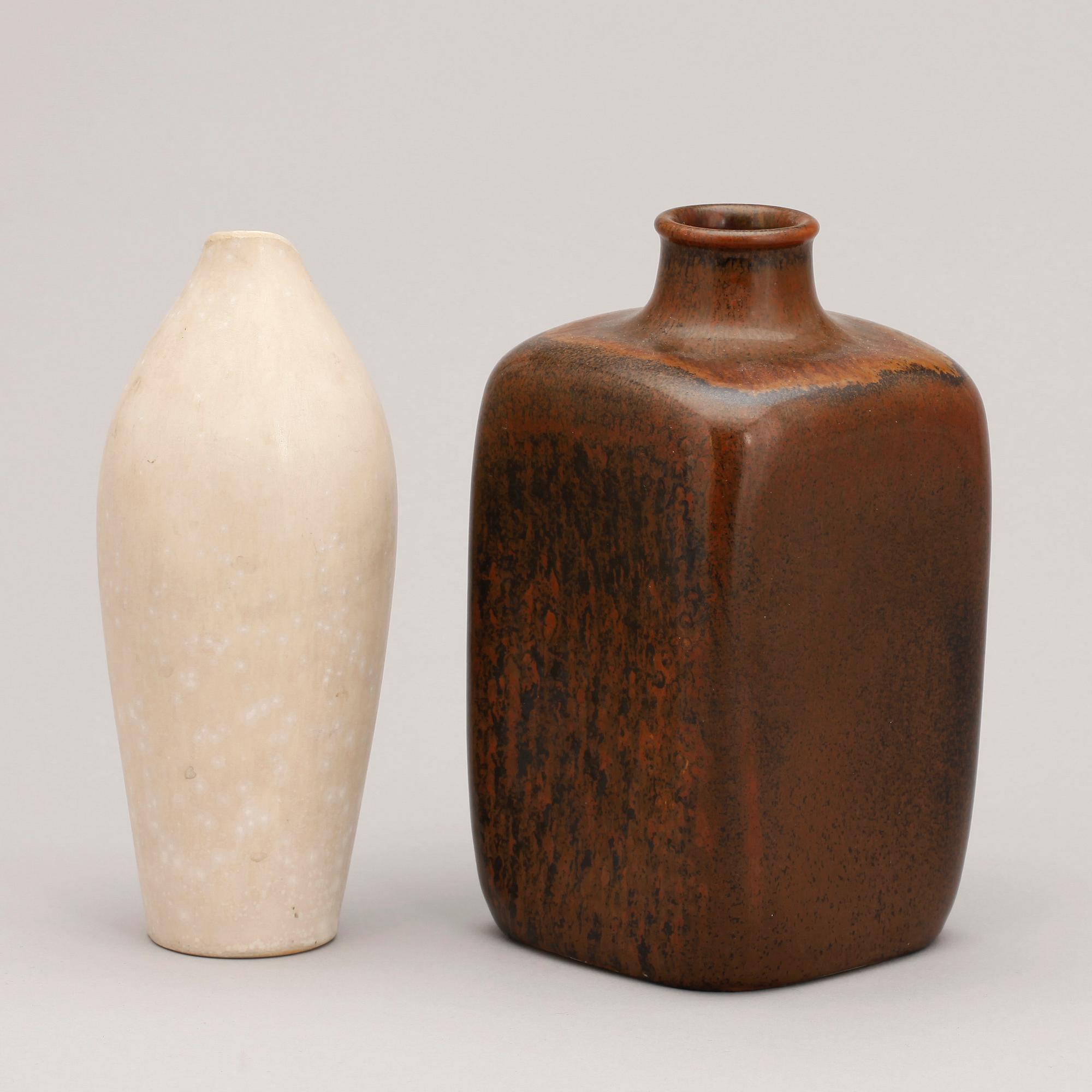 VASER, 2 st, stengods, Stig Lindberg samt Gunnar Nylund, Gustavsberg, 1900-talets andra hälft.