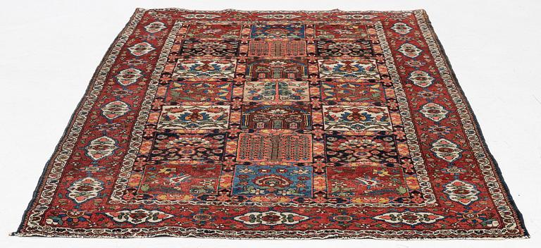 A semi-antique Bakthiari rug. c 210 x 134 cm.