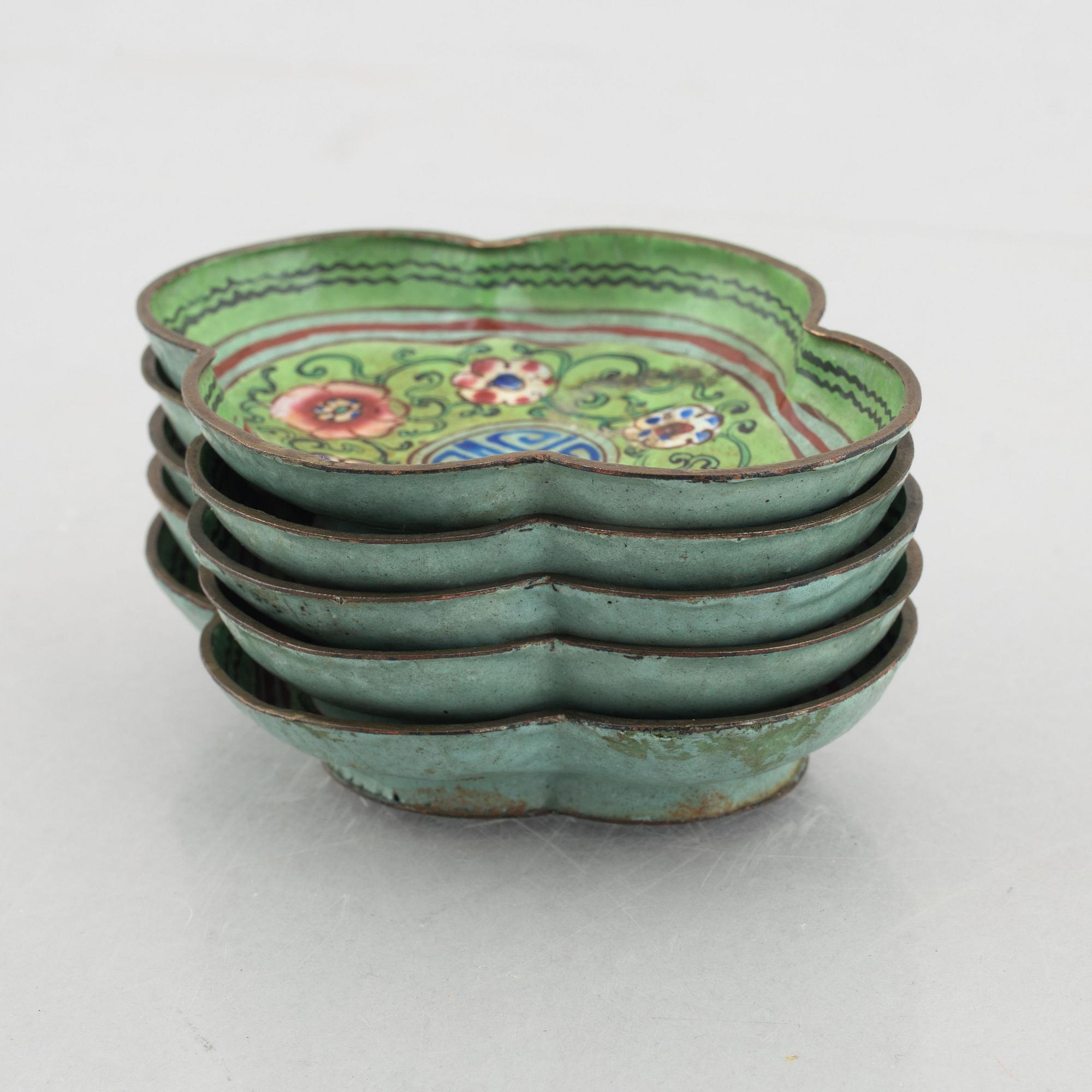 A set of five Chinese enamelled metal dishes, late Qing dynasty / around 1900.