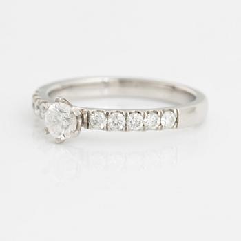 Ring in platinum with round brilliant-cut diamonds, "Story of Love" by Guldfynd.