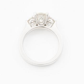 Ring in 18K white gold set with brilliant-cut diamonds. Accompanied by IGI report.