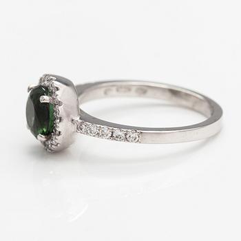 Sormus, 14K valkokultaa, turmaliina ja timantteja n. 0.40 ct yht. Benfin, Helsinki 2009.