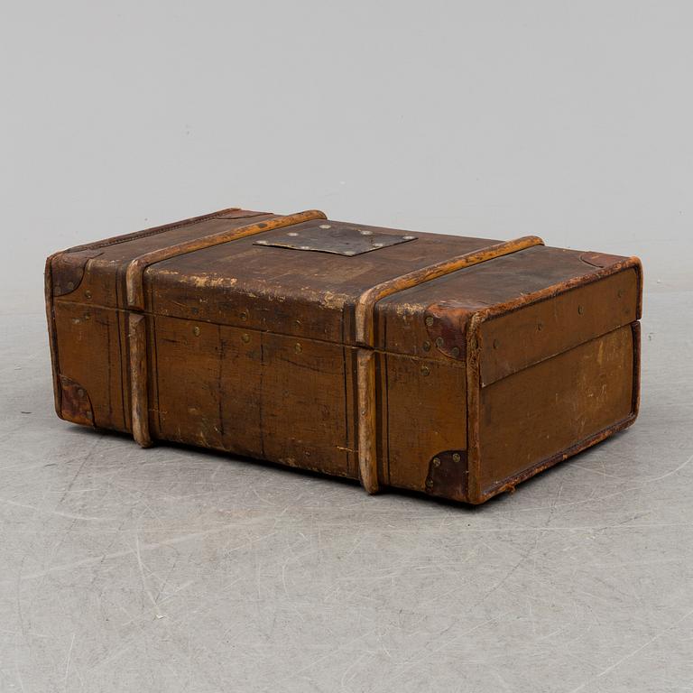 An early 20th century vintage suitcase from the Swedish diplomatic legation in Constantinople (Istanbul) and Warsaw.