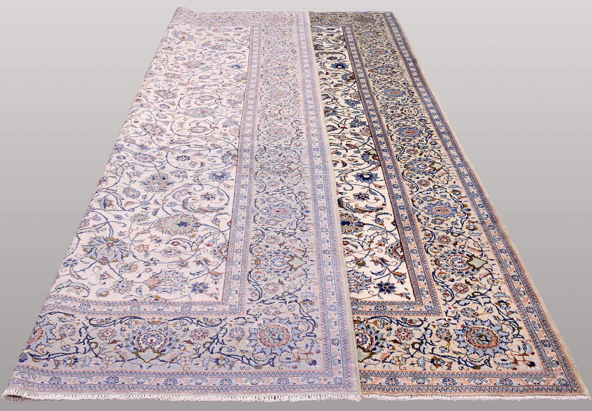 A carpet, Kashan, ca 402 x 278 cm.