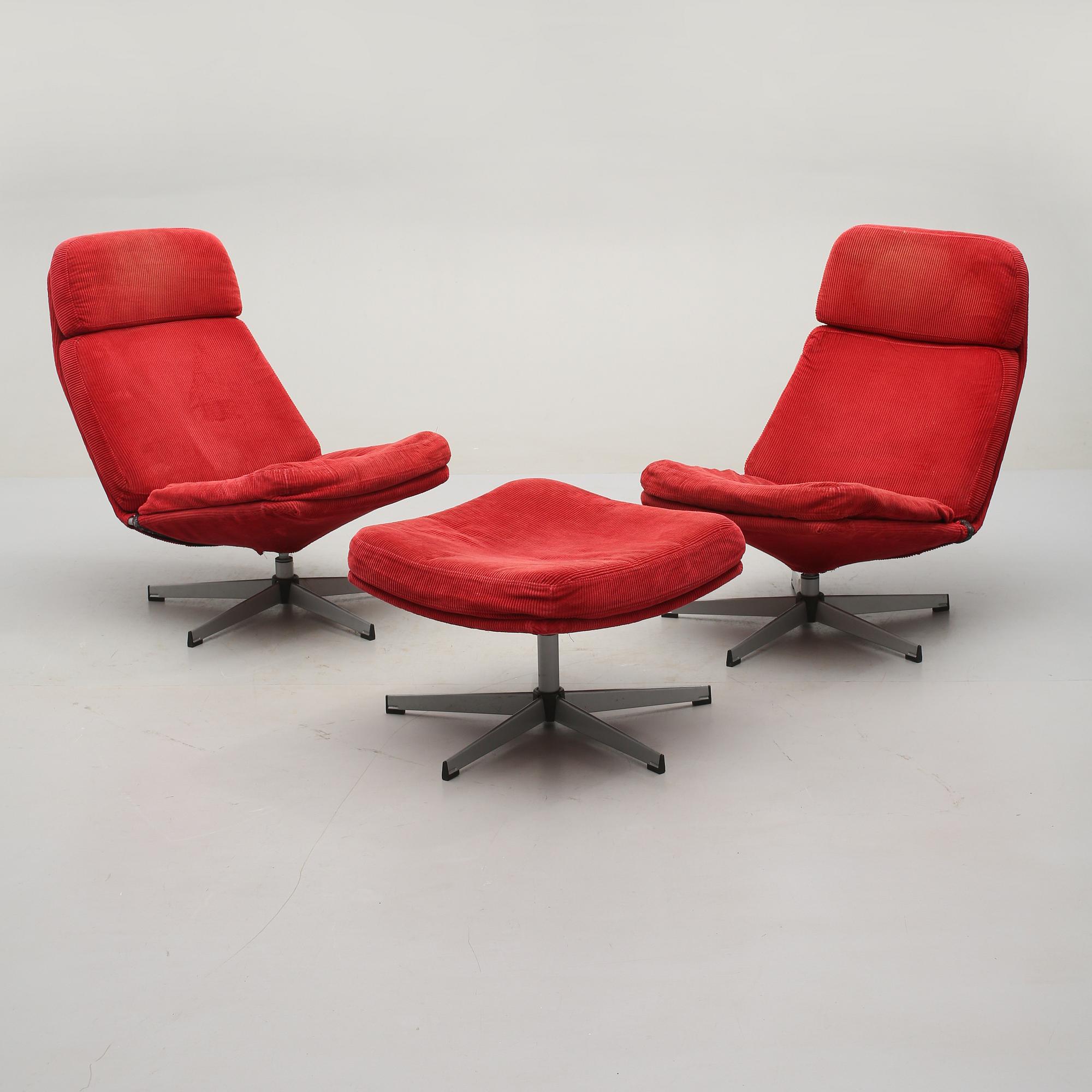 FÅTÖLJER, ett par, samt FOTPALL, 1900-talets tredje kvartal.