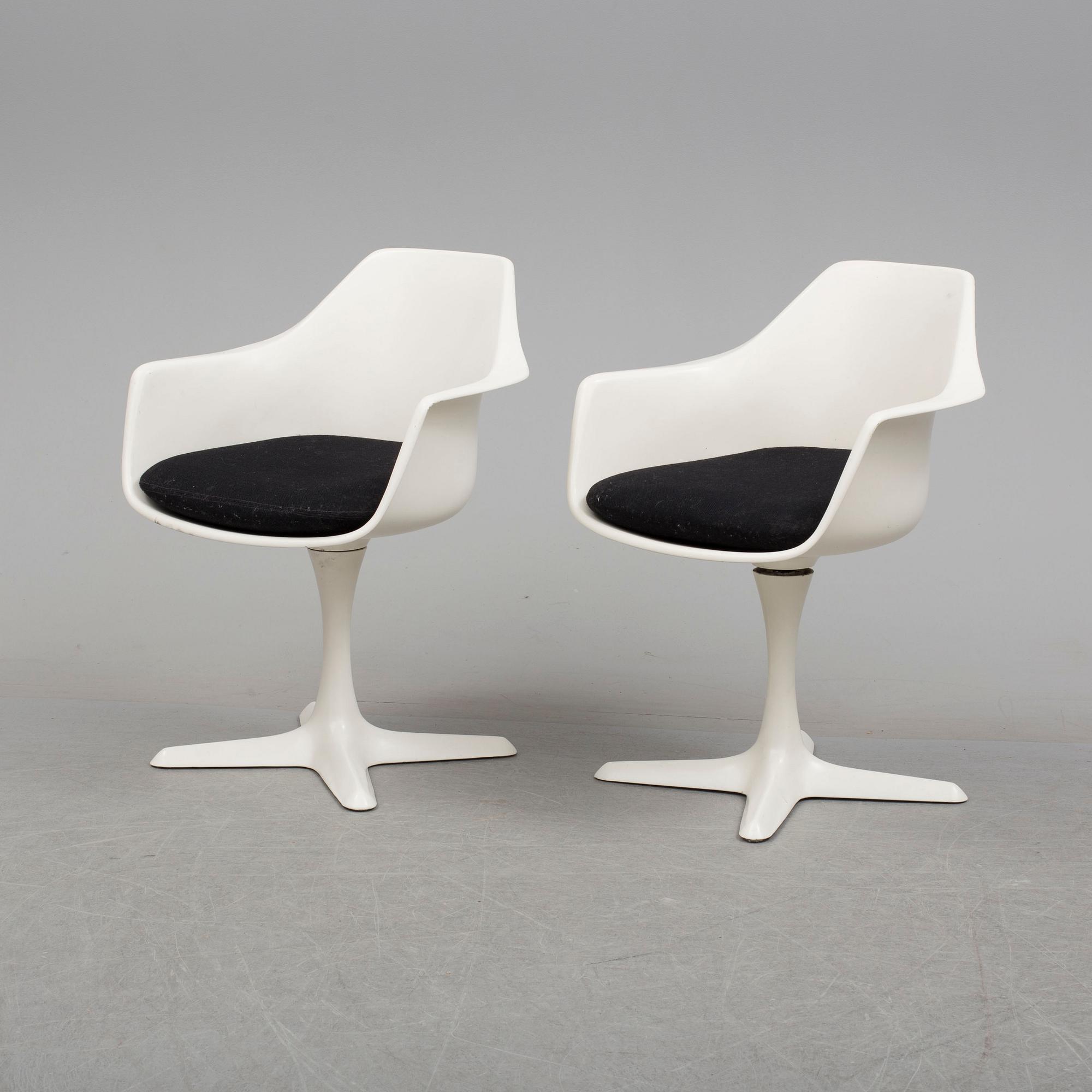 A dining table and eight chairs by Robin Day, Arkana.