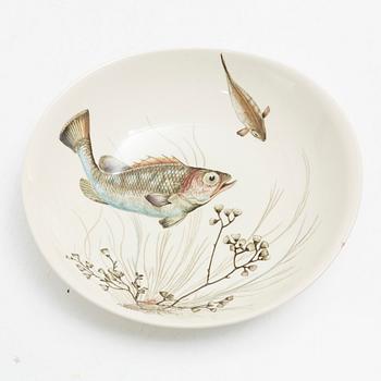 16 pieces of a Johnson Bros 'Fish' service, England.