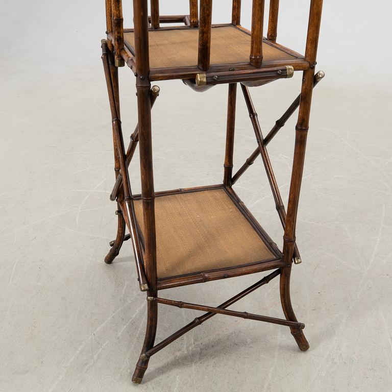 Tidningsställ, 1900-tal.