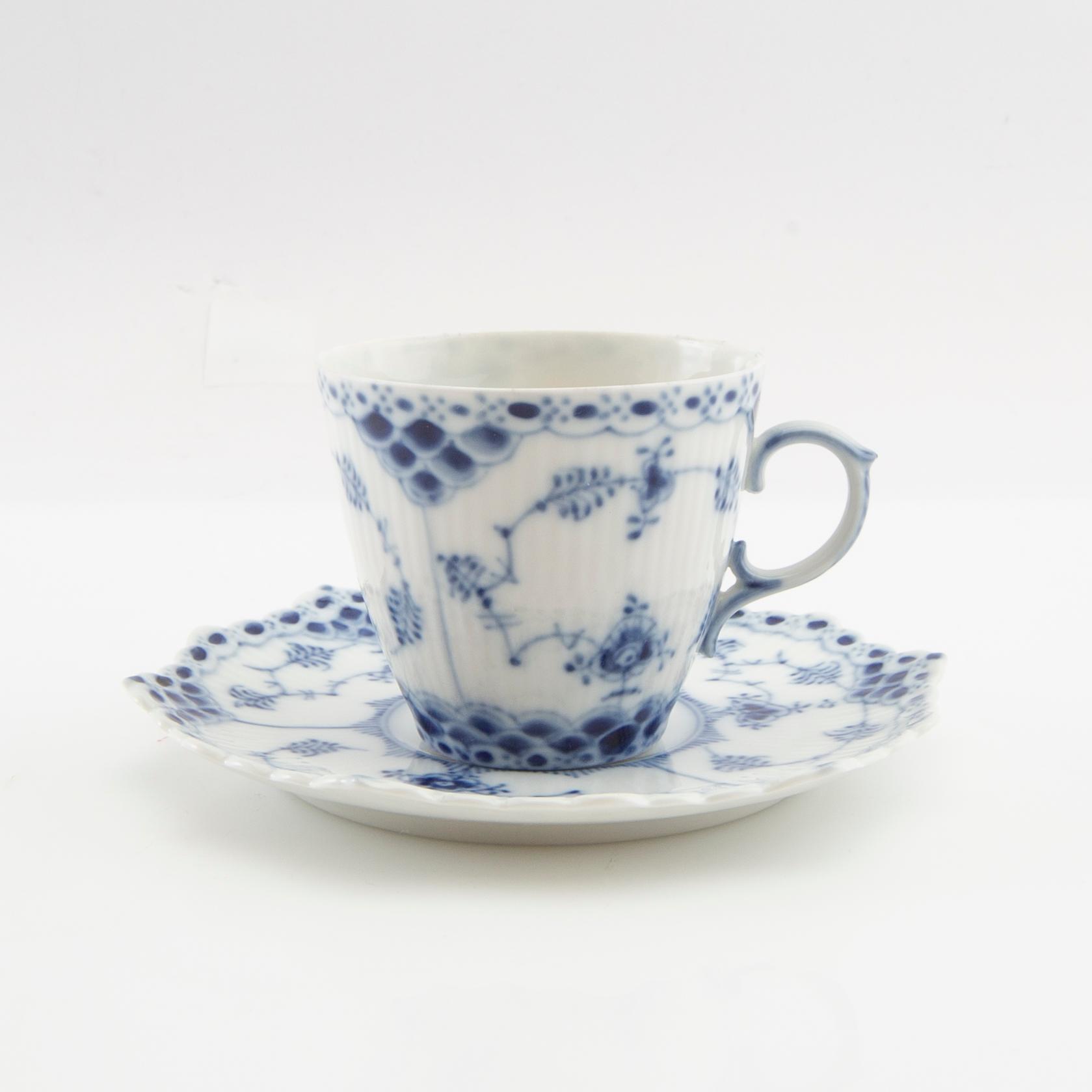 Service "Musselmalet" 15 pcs Royal Copenhagen Denmark late 20th century.