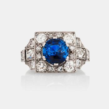 A circa 3.80 ct unheated Ceylon sapphire and old-cut diamond ring. Certificate from Gübelin.