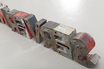 BOKSTÄVER I PLÅT, 11 st, 'SERVERINGEN', 1930-50-tal.