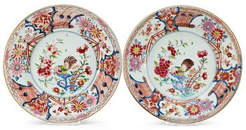 A pair of polychrome plates, Qing dynastin. Yongzheng 1723-35.