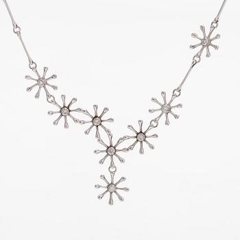 Kalevala Koru, collier, "Polaris", 18K vitguld och briljantslipade diamanter, Kirsti Doukas, 2006.