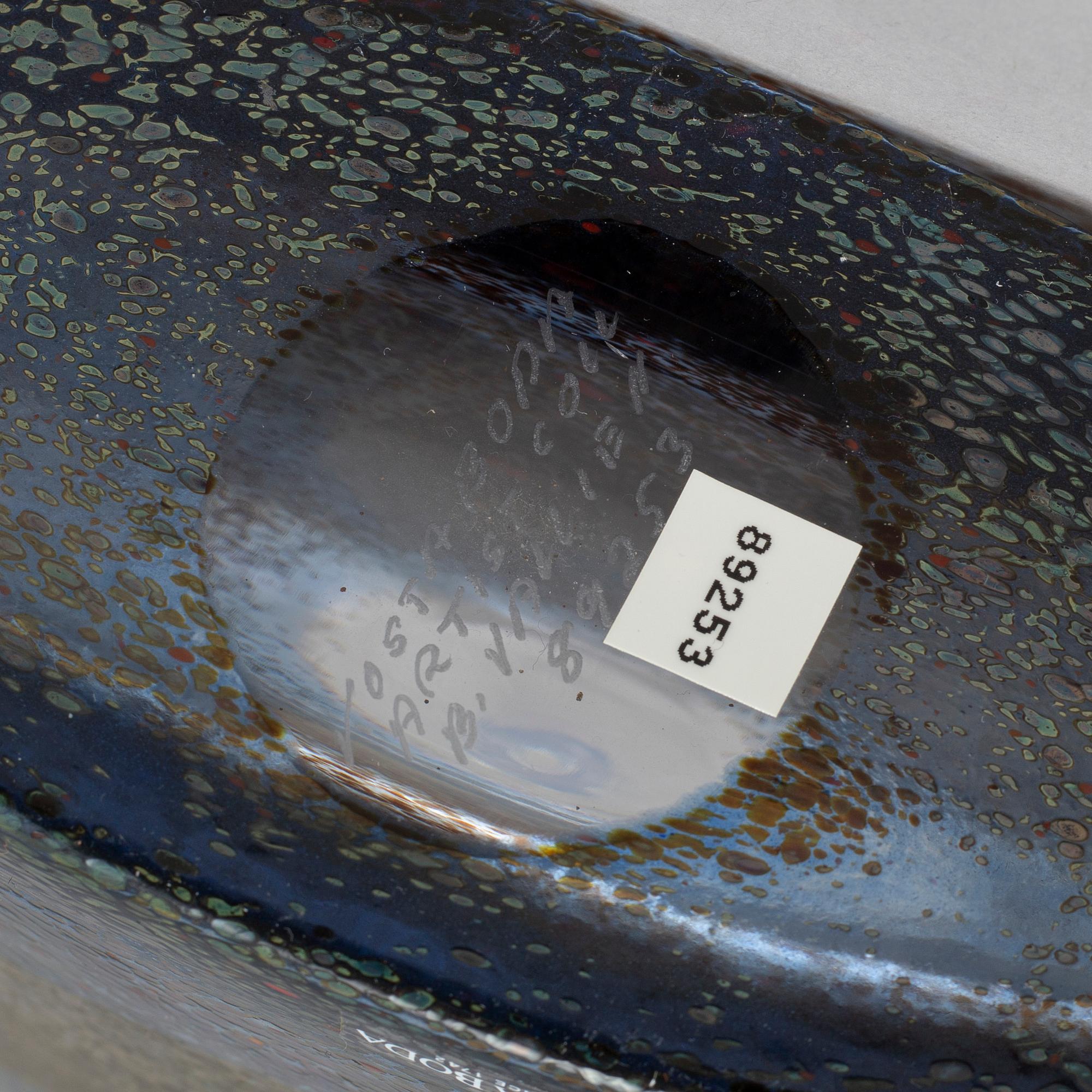 BERTIL VALLIEN, two glass vases from Kosta Boda Artist Collection.