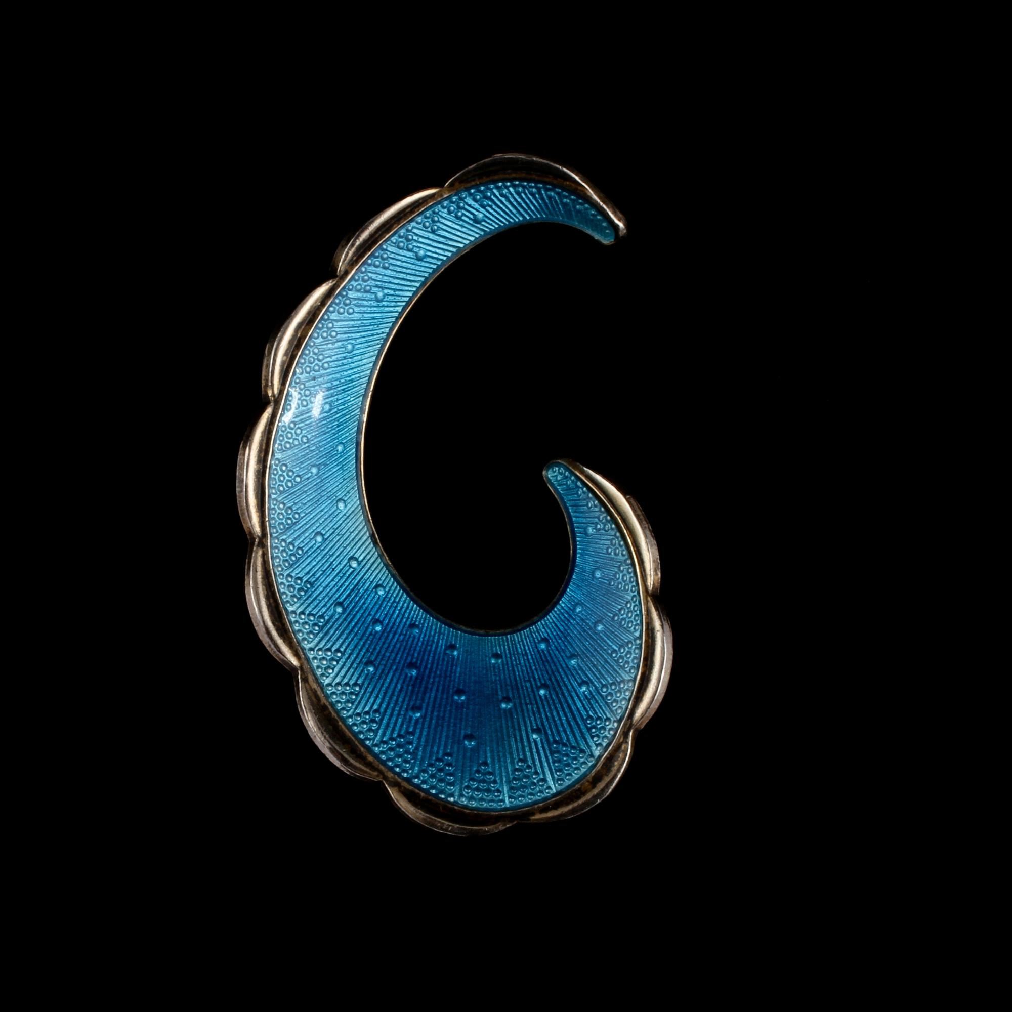 BROSCH, sterlingsilver och blå emalj, Norge. Vikt 7 g.