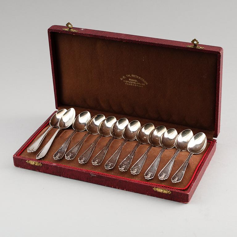 KAFFESKEDAR, 12 st, silver, modell Vasa, GAB, 1935-1936. Vikt ca 157 g.