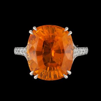 1032. A orange sapphire ring, according to certificate 11.28 ct.