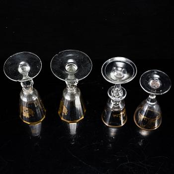 GLAS, fyra stycken, olika. Tidigt 1800-tal.