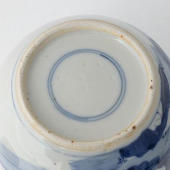 A blue-and white ginger pot, 19th century.