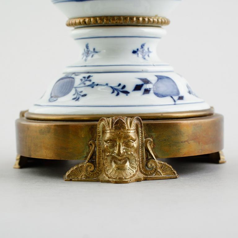 LAMPFOT, porslin, Meissen, 1900-talets första hälft.