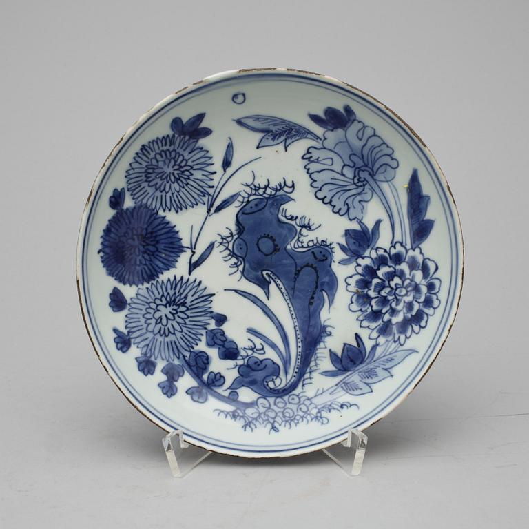 A set of eight dishes, Ming dynasty, 17th Century, with Xuande six character mark.