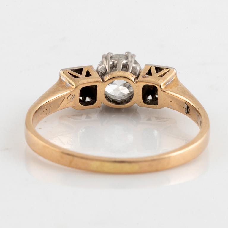 Ring, 18K guld med gammalslipade diamanter.