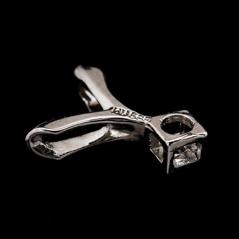 RING, 18k vitguld med pärla och 2 st briljanter. Vikt 2 g.