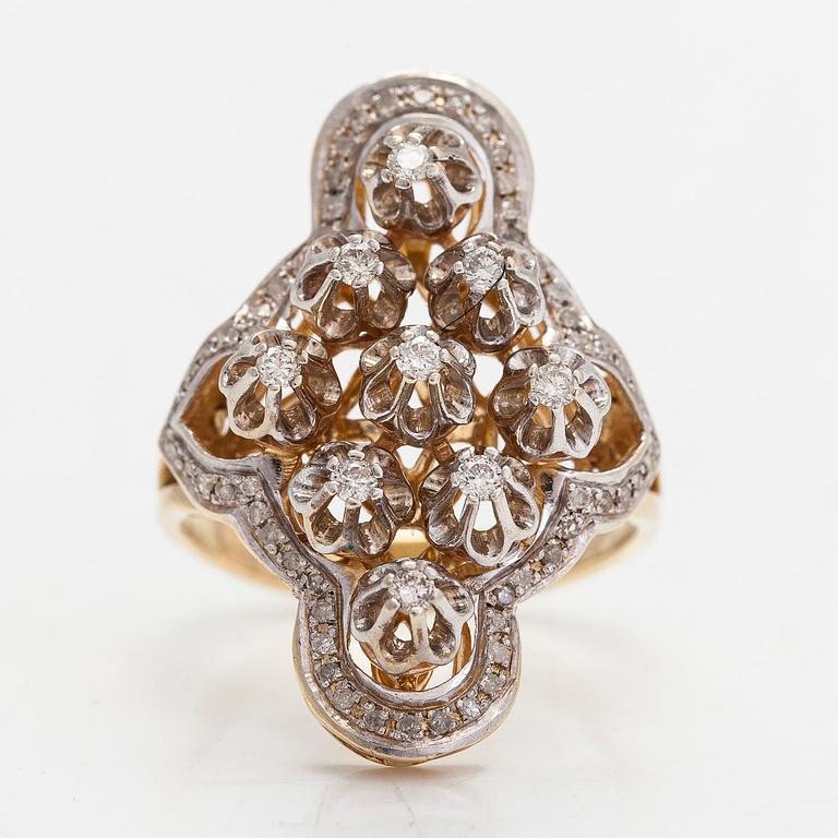 Ring, 14K gold and diamonds totalling approx. 0.48 ct.