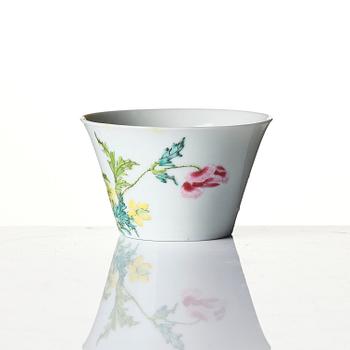 A small famille rose bowl, Qing dynasty, Yongzheng six-character mark and of the period (1723-35).