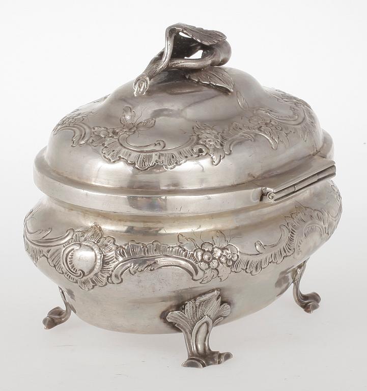 SOCKERSKRIN, silver, nyrokoko, sannolikt Tyskland, 1800-talets andra hälft. Vikt ca 330 gram.