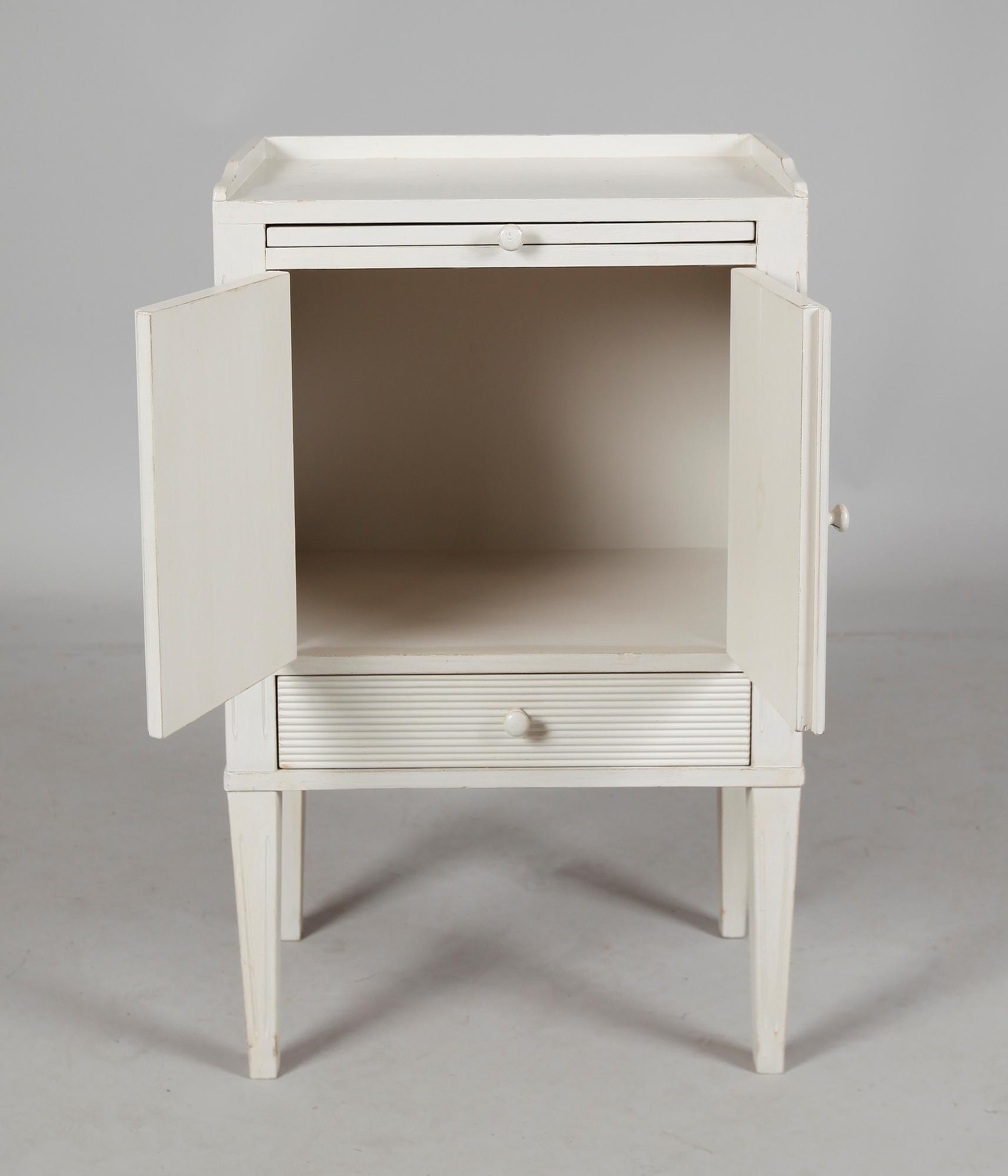 POTTSKÅP, gustavianskt stil, Solgården, 1900-talets andra hälft.