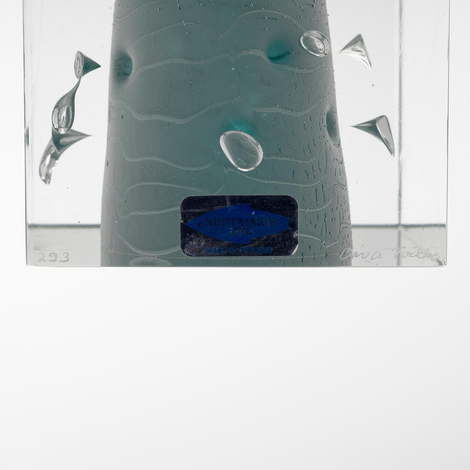 Oiva Toikka, a glass cube, signed Oiva Toikka, Nuutajärvi 293.